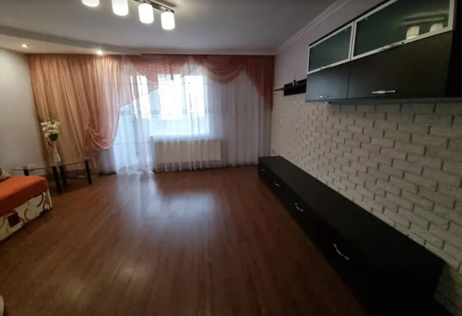 Apartments for sale 2 rooms, 60 m², 3rd fl./5 floors. Velykaya Berezovytsa. 