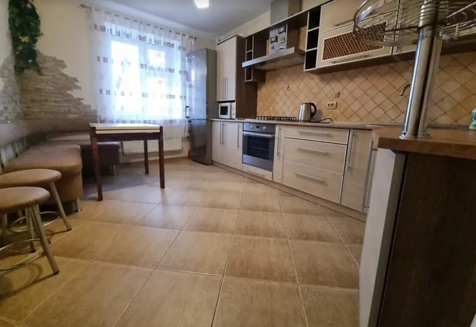 Продаж квартири 2 кімнати, 60 m², 3 пов./5 поверхів. Великая Березовица. 