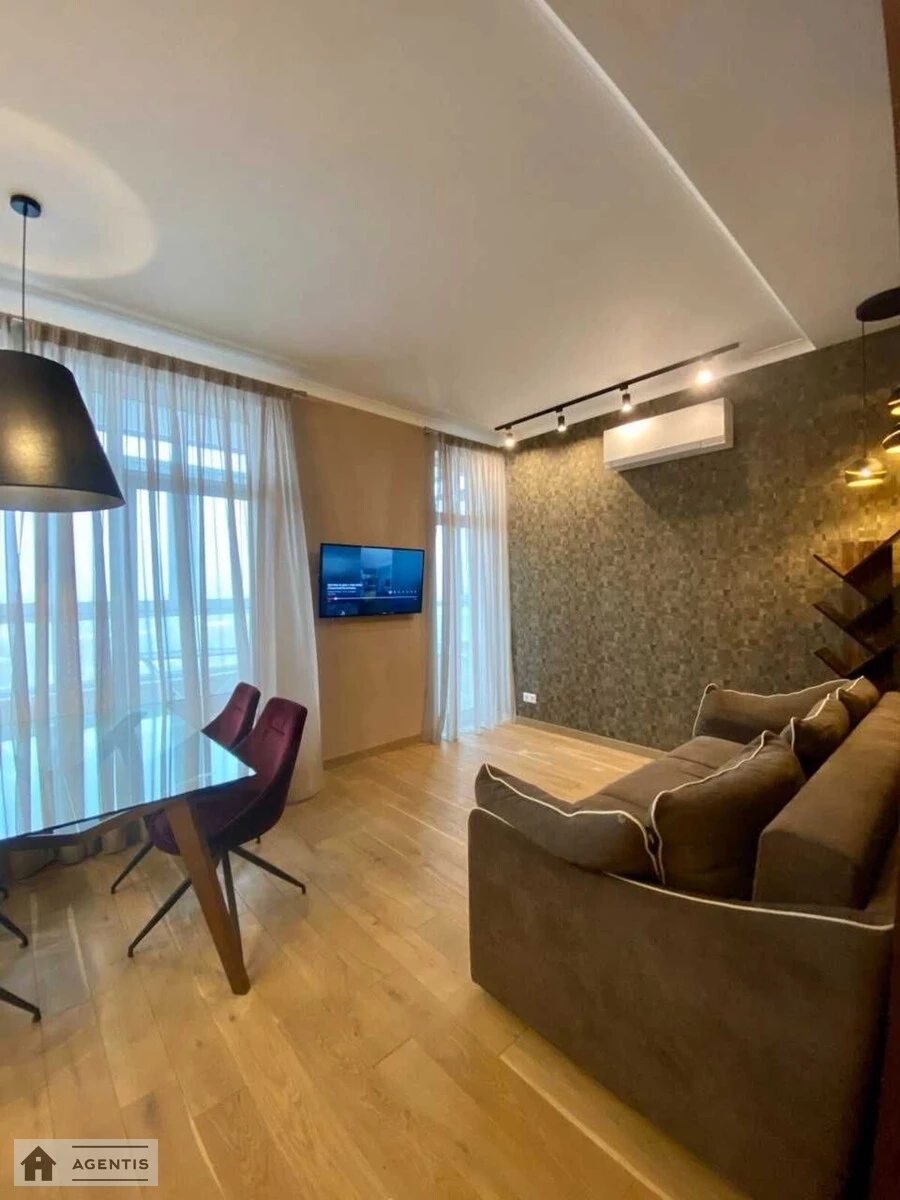 Сдам квартиру 3 комнаты, 85 m², 14 эт./33 этажа. 7, Леси Украинки 7, Киев. 