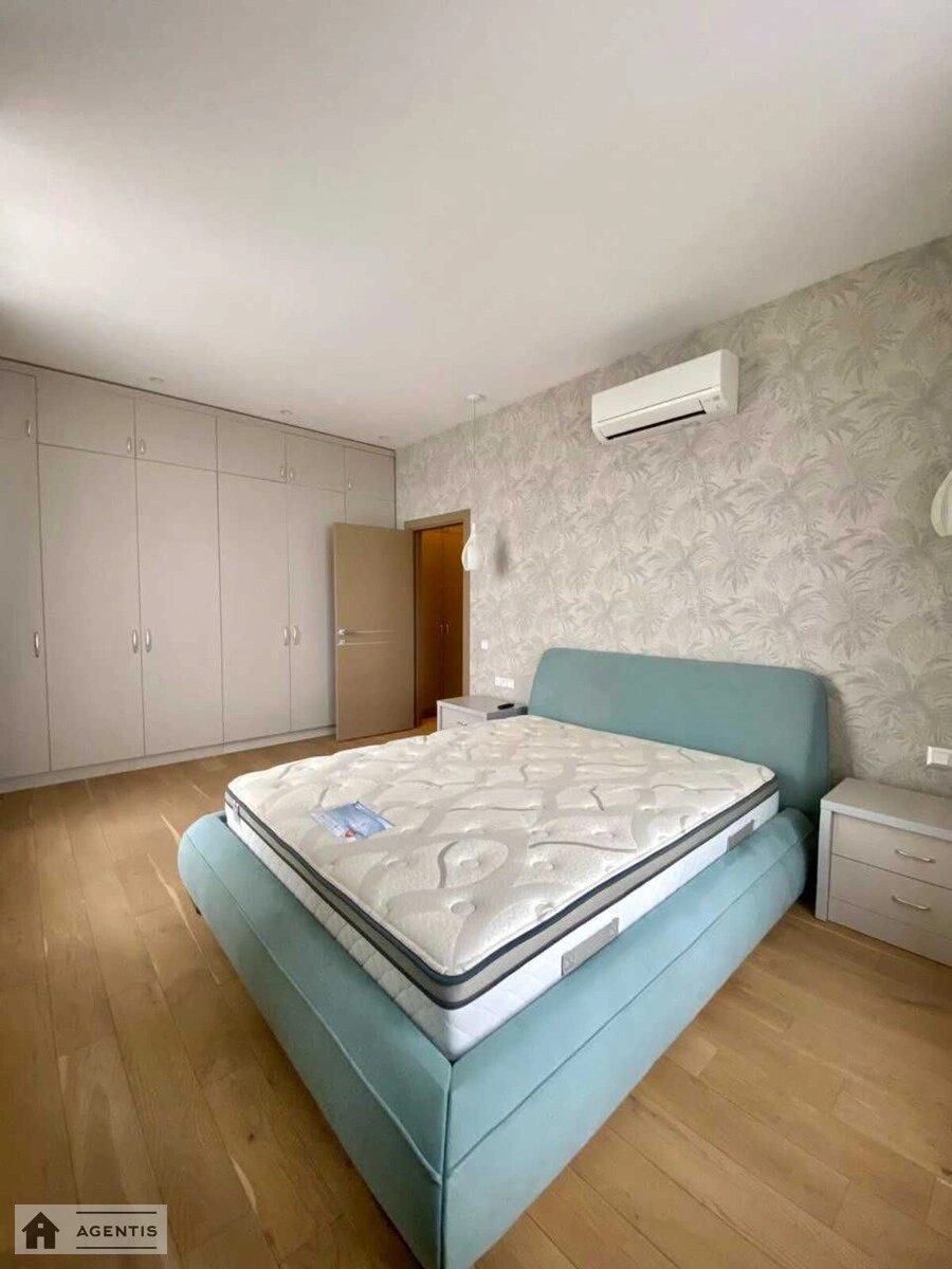 Сдам квартиру 3 комнаты, 85 m², 14 эт./33 этажа. 7, Леси Украинки 7, Киев. 