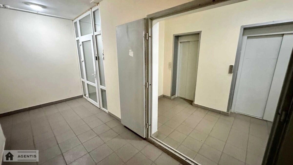 Здам квартиру 2 кімнати, 53 m², 13 пов./21 поверх. 7, Леся Курбаса 7, Київ. 