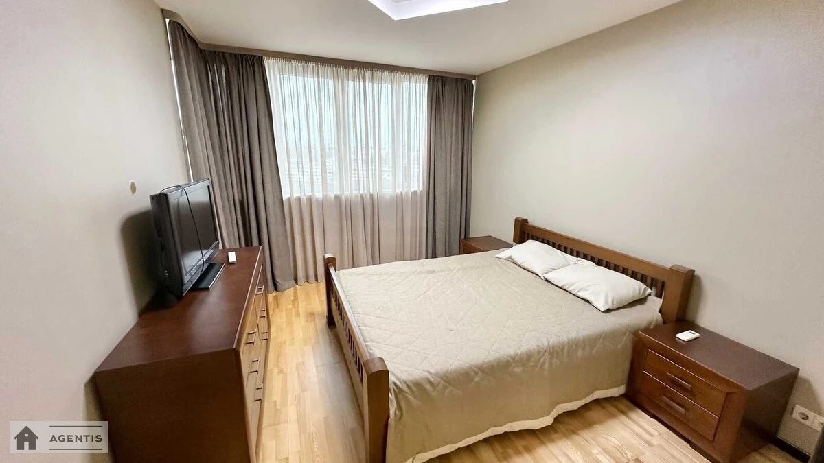 Сдам квартиру 2 комнаты, 53 m², 13 эт./21 этаж. 7, Леся Курбаса 7, Киев. 