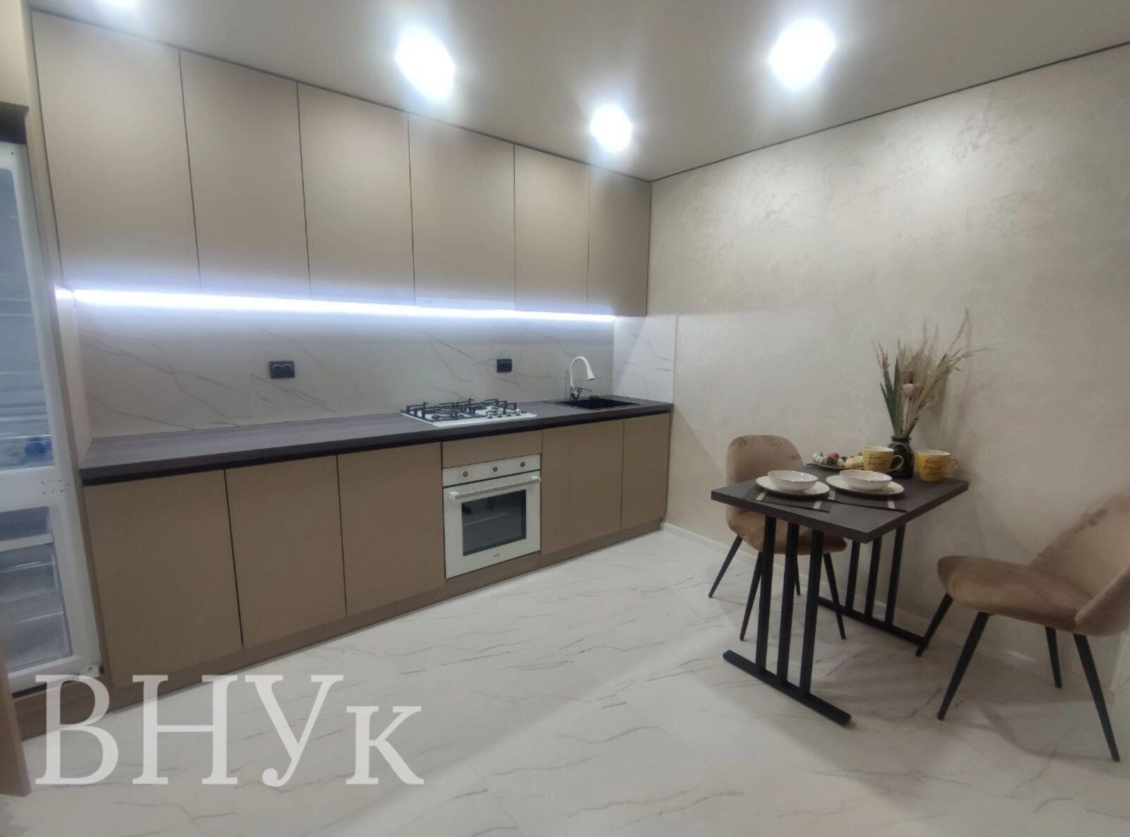 Продаж квартири 3 кімнати, 61 m², 2 пов./11 поверхів. Київська вул., Тернопіль. 