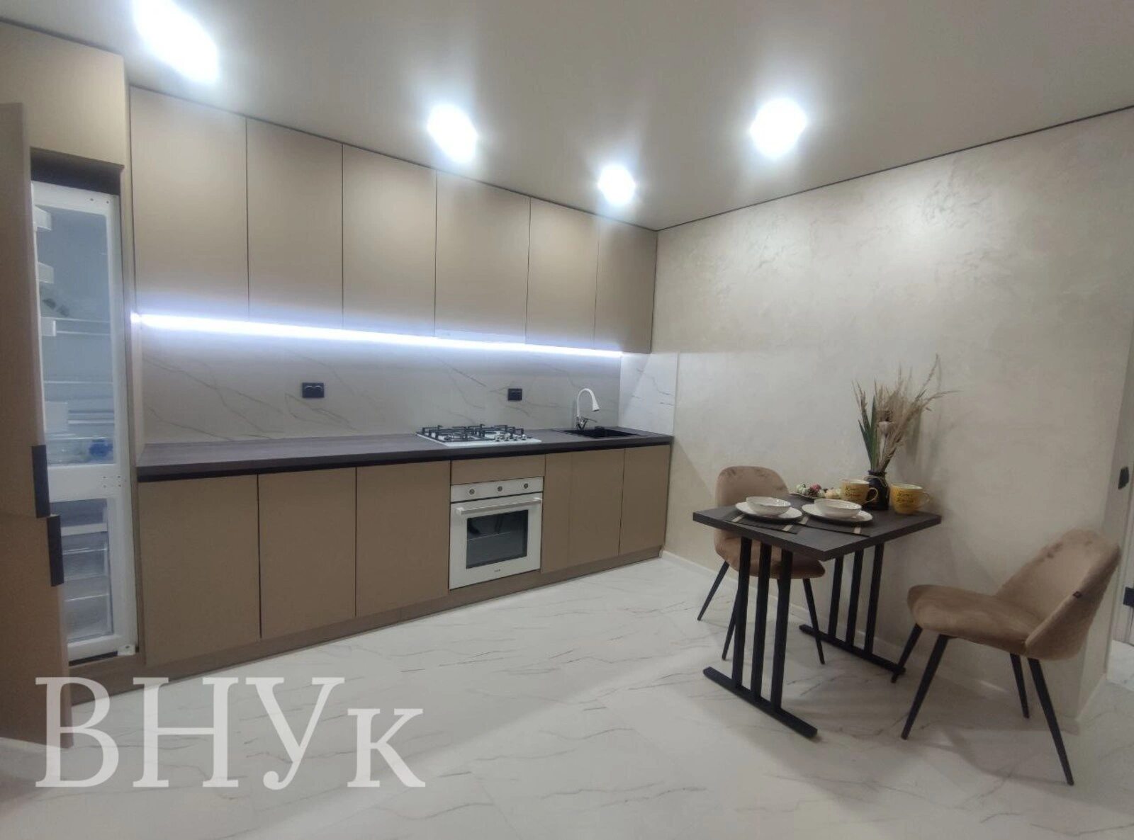 Продаж квартири 3 кімнати, 61 m², 2 пов./11 поверхів. Київська вул., Тернопіль. 