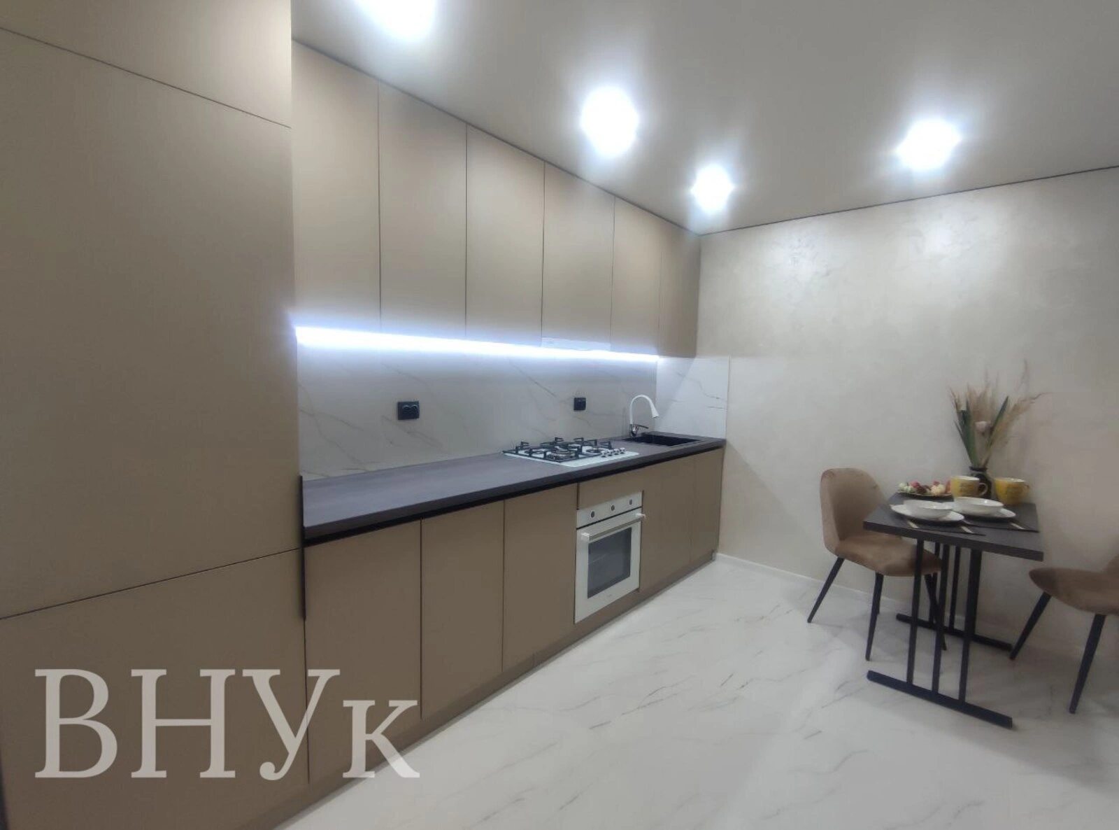 Продаж квартири 3 кімнати, 61 m², 2 пов./11 поверхів. Київська вул., Тернопіль. 