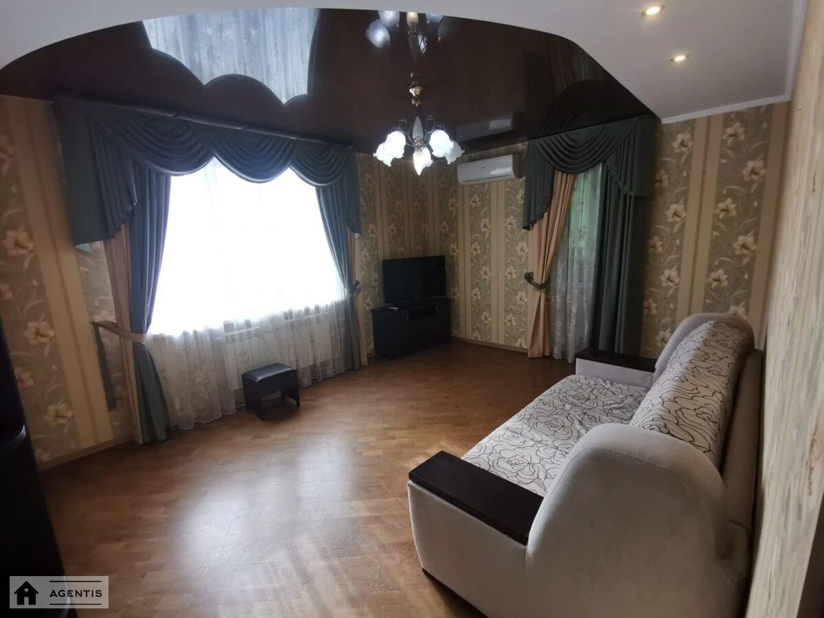 Сдам квартиру 2 комнаты, 71 m², 4 эт./16 этажей. 14, Миколи Руденка бульв. (Кольцова), Киев. 