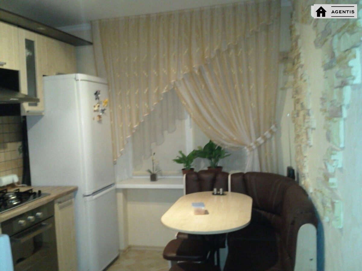 Apartment for rent 1 room, 39 m², 5th fl./9 floors. 9, Boryspilska 9, Kyiv. 