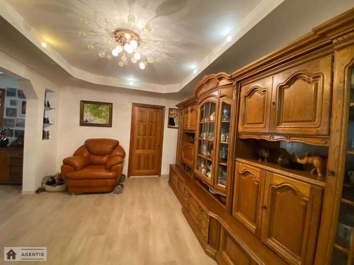 Сдам квартиру 3 комнаты, 93 m², 20 эт./25 этажей. 12, Братства тарасівців вул. (Декабристів), Киев. 