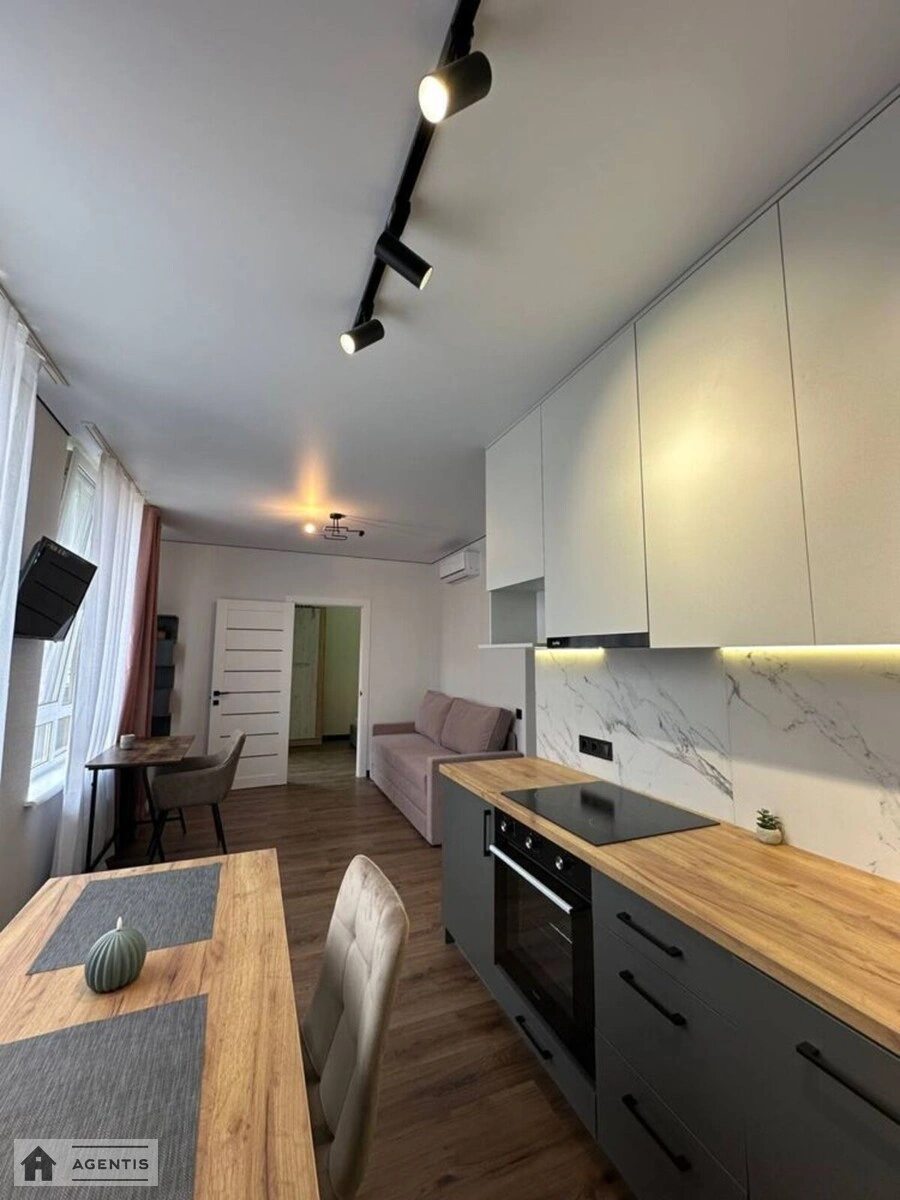 Сдам квартиру 1 комната, 36 m², 5 эт./9 этажей. 2, Салютная 2, Киев. 