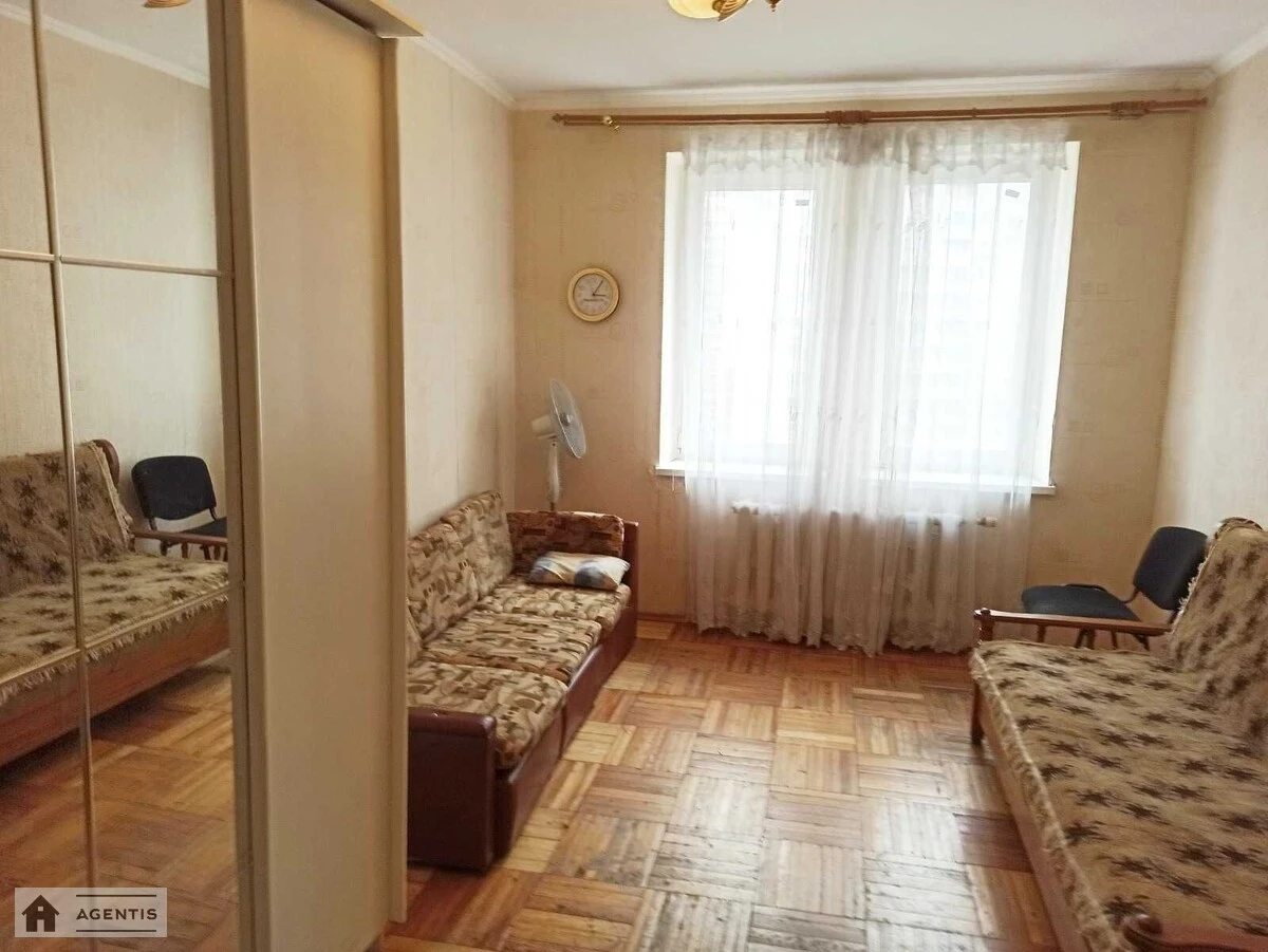 Сдам квартиру 2 комнаты, 78 m², 11 эт./16 этажей. Урловская, Киев. 