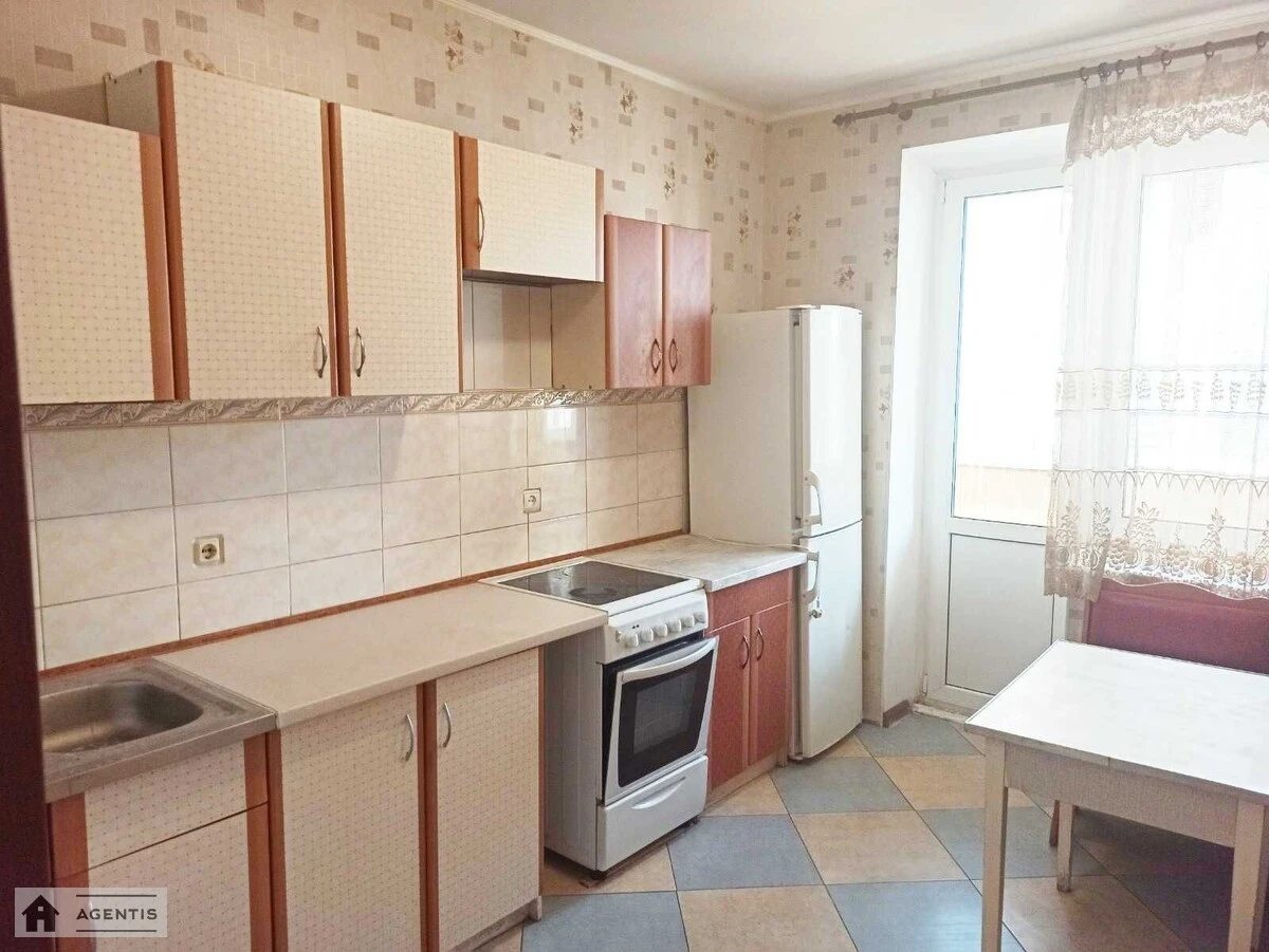 Сдам квартиру 2 комнаты, 78 m², 11 эт./16 этажей. Урловская, Киев. 