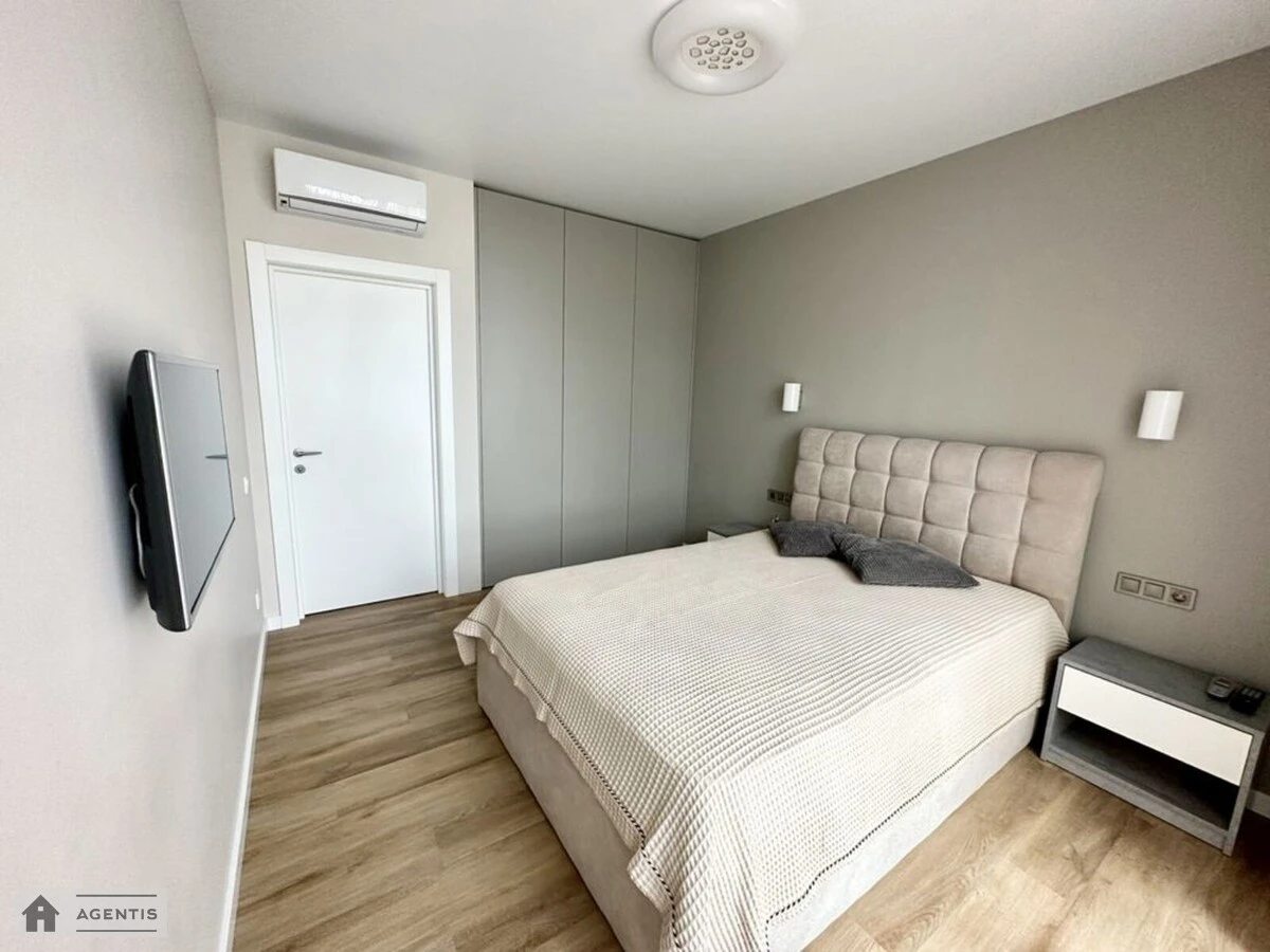 Сдам квартиру 3 комнаты, 98 m², 16 эт./21 этаж. 53, Предславинская 53, Киев. 