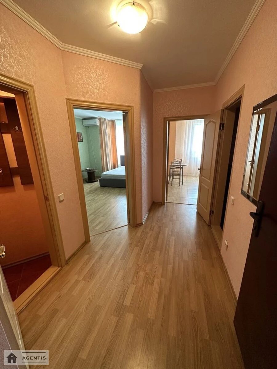 Сдам квартиру 1 комната, 50 m², 13 эт./16 этажей. 2, Олександра Мишуги вул., Киев. 