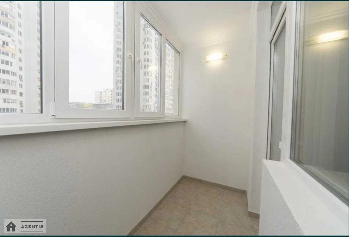 Сдам квартиру 2 комнаты, 50 m², 2 эт./25 этажей. 7, Олени Пчілки вул., Киев. 