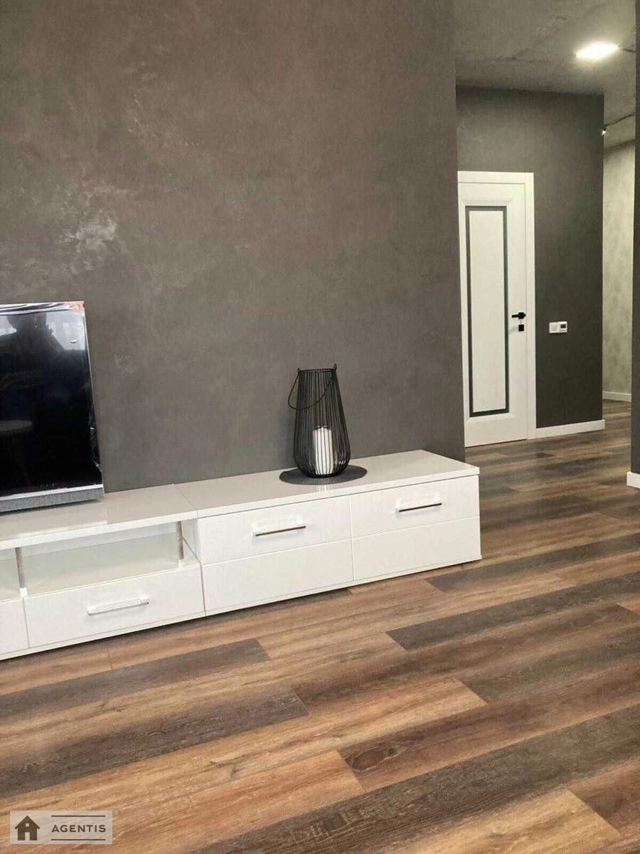 Сдам квартиру 2 комнаты, 60 m², 7 эт./20 этажей. 27, Златоустівська вул., Киев. 