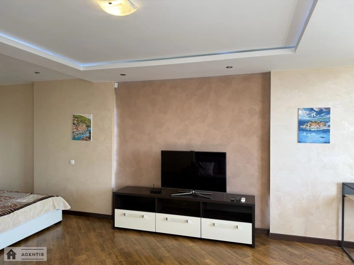 Apartment for rent 1 room, 55 m², 19th fl./34 floors. Revutckogo, Kyiv. 