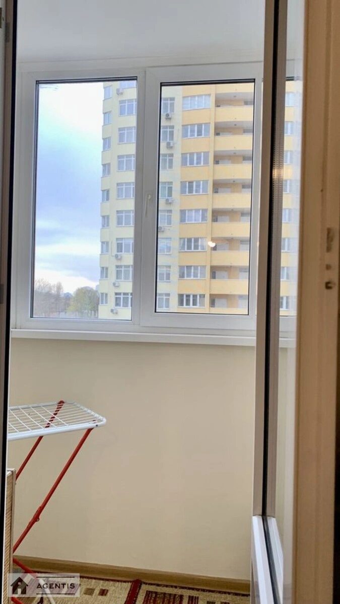 Apartment for rent 1 room, 42 m², 3rd fl./25 floors. 16, Voskresenska 16, Kyiv. 