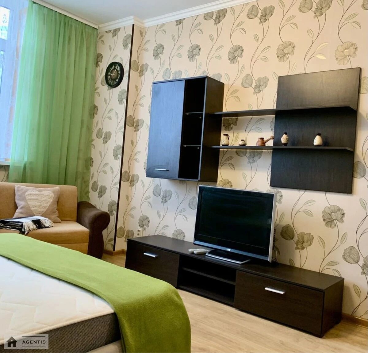 Apartment for rent 1 room, 42 m², 3rd fl./25 floors. 16, Voskresenska 16, Kyiv. 