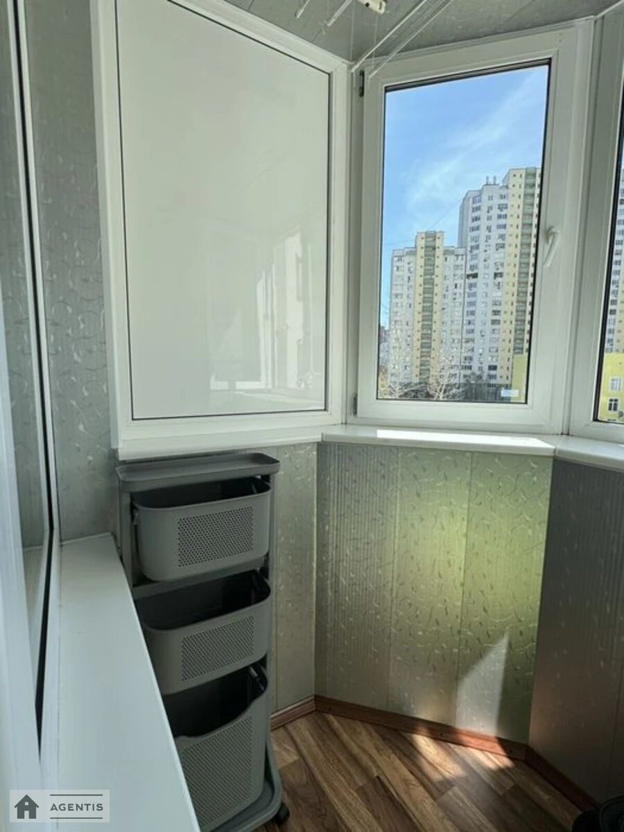 Apartment for rent 1 room, 48 m², 4th fl./26 floors. 6, Dragomanova 6, Kyiv. 