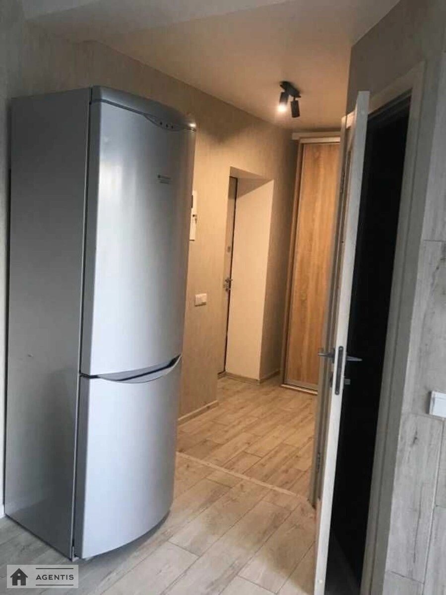 Сдам квартиру 1 комната, 47 m², 5 эт./9 этажей. 5, Энтузиастов 5, Киев. 