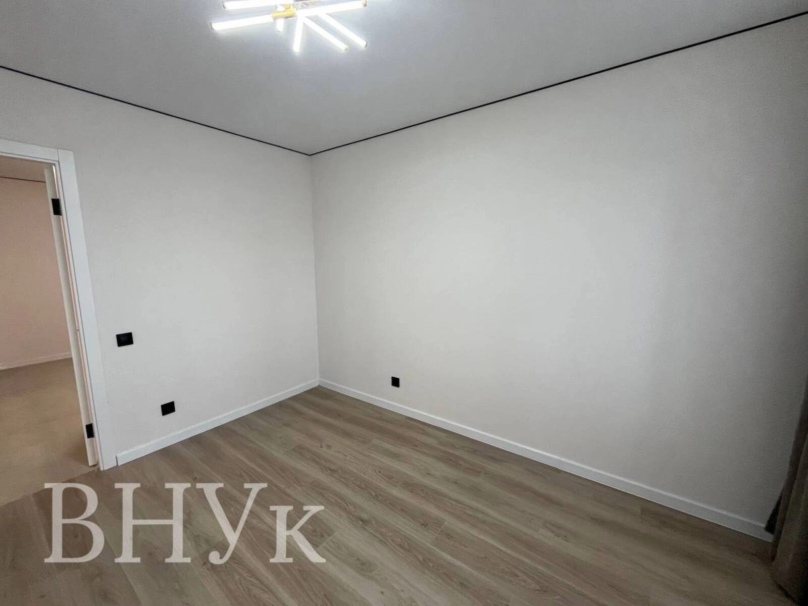 Продаж квартири 3 кімнати, 587 m², 8 пов./11 поверхів. Київська вул., Тернопіль. 