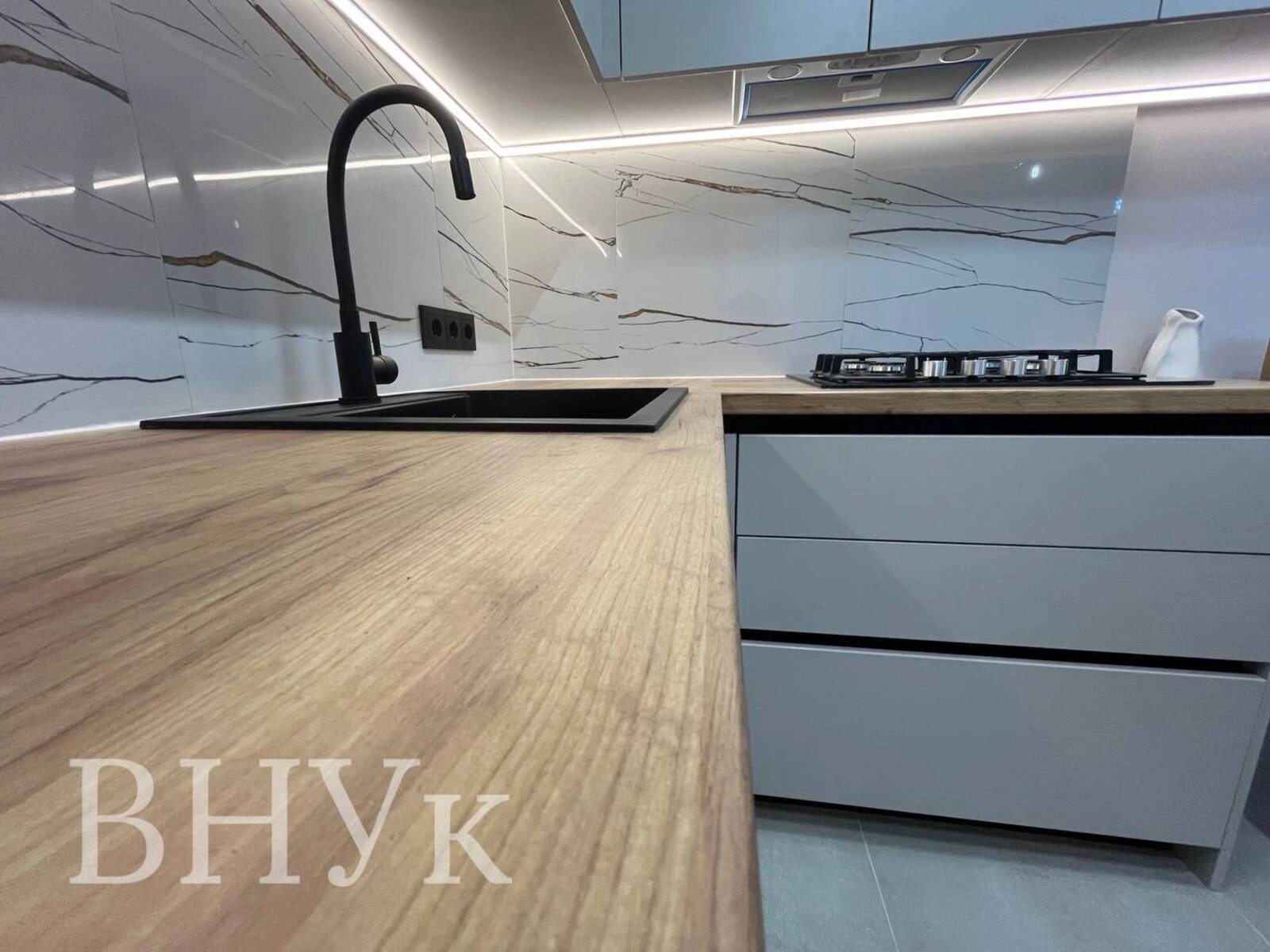 Продаж квартири 3 кімнати, 587 m², 8 пов./11 поверхів. Київська вул., Тернопіль. 