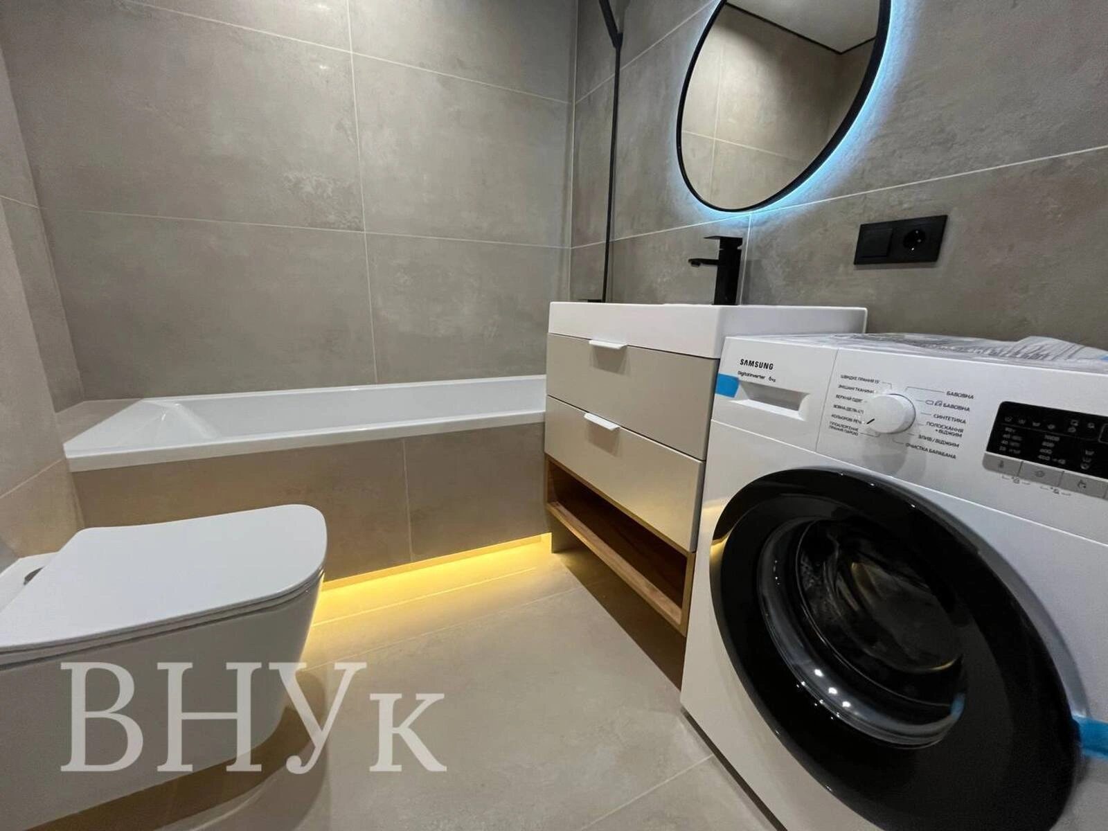 Продаж квартири 3 кімнати, 587 m², 8 пов./11 поверхів. Київська вул., Тернопіль. 