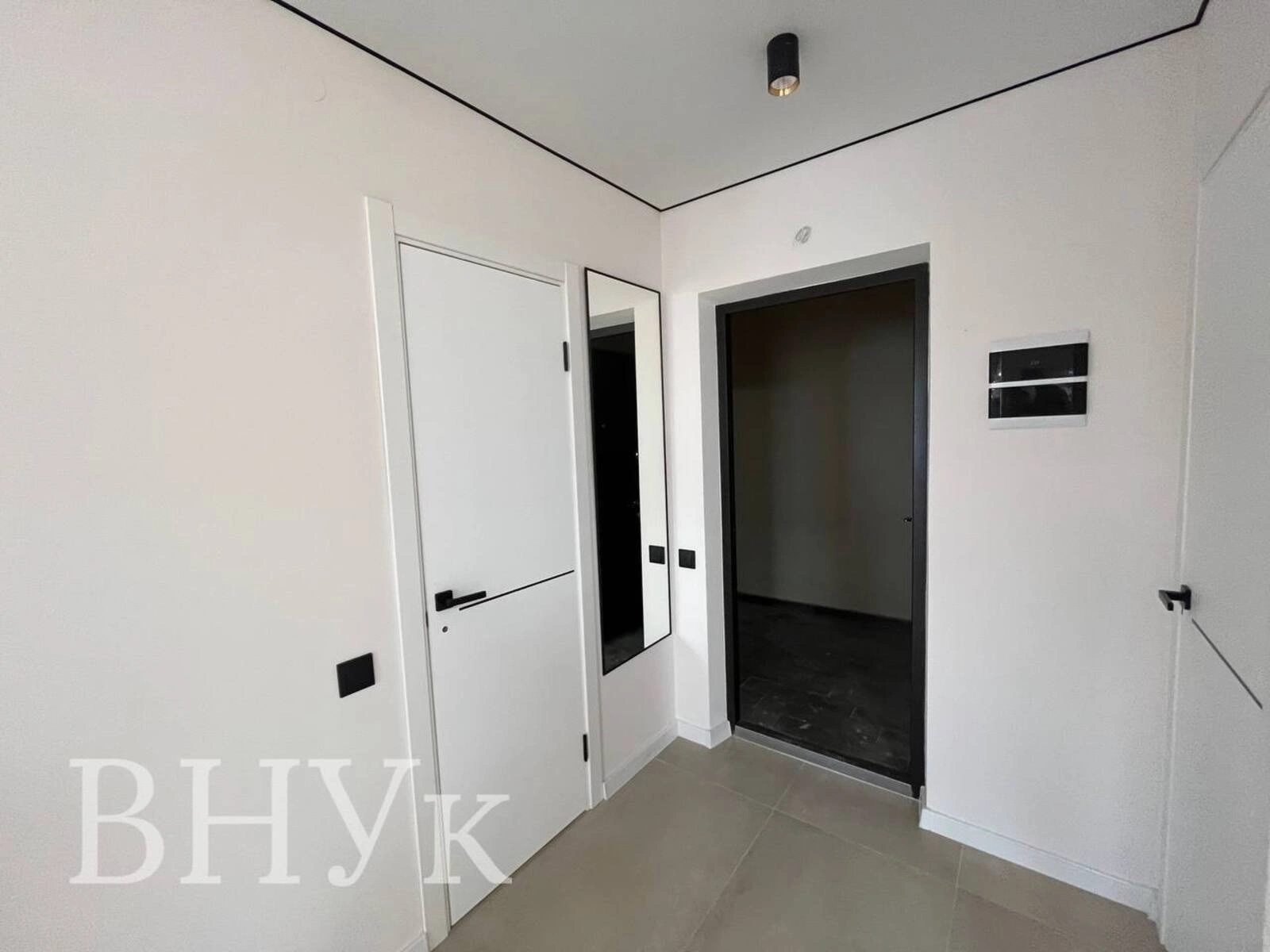 Продаж квартири 3 кімнати, 587 m², 8 пов./11 поверхів. Київська вул., Тернопіль. 