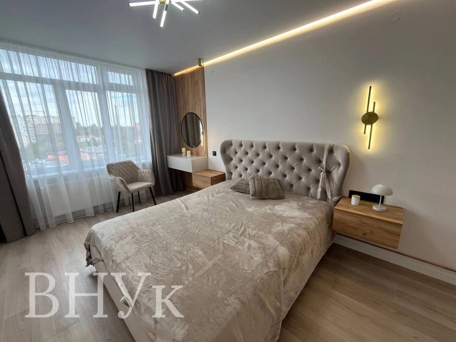 Продаж квартири 3 кімнати, 587 m², 8 пов./11 поверхів. Київська вул., Тернопіль. 