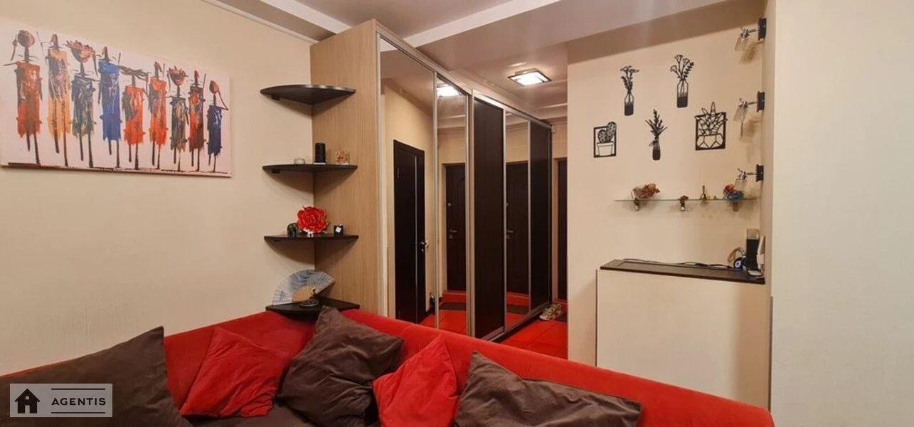 Сдам квартиру 2 комнаты, 45 m², 2 эт./5 этажей. 4, Марії Приймаченко бульв., Киев. 