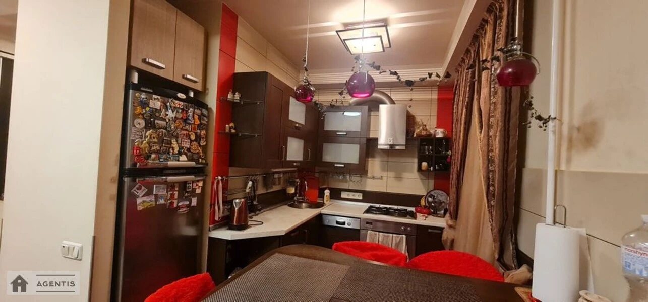 Apartment for rent 2 rooms, 45 m², 2nd fl./5 floors. 4, Mariyi Pryymachenko bulv., Kyiv. 