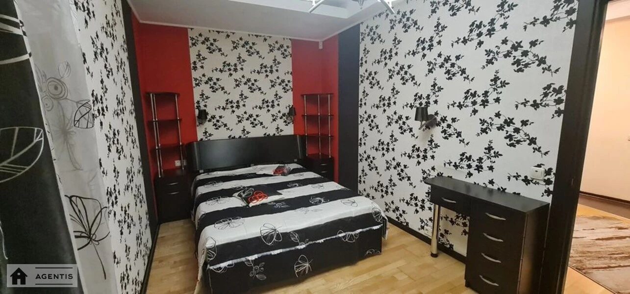 Сдам квартиру 2 комнаты, 45 m², 2 эт./5 этажей. 4, Марії Приймаченко бульв., Киев. 