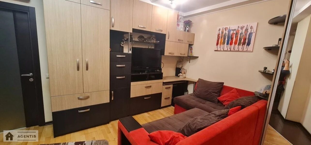 Сдам квартиру 2 комнаты, 45 m², 2 эт./5 этажей. 4, Марії Приймаченко бульв., Киев. 