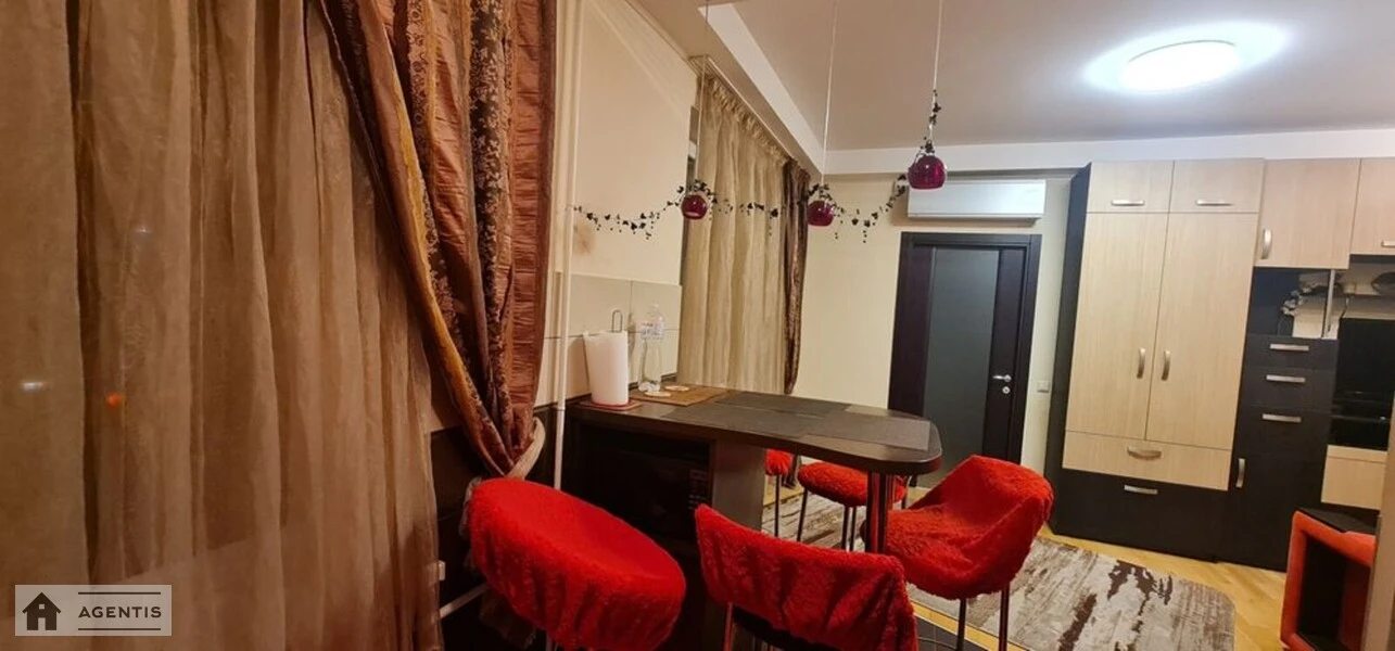 Apartment for rent 2 rooms, 45 m², 2nd fl./5 floors. 4, Mariyi Pryymachenko bulv., Kyiv. 