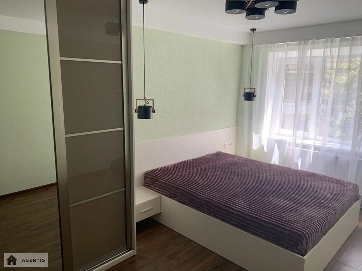 Apartment for rent 2 rooms, 47 m², 3rd fl./5 floors. Kudryavska, Kyiv. 