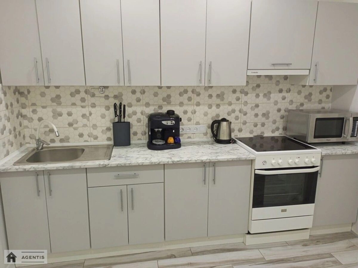 Apartment for rent 1 room, 45 m², 5th fl./16 floors. 11, Olevska 11, Kyiv. 