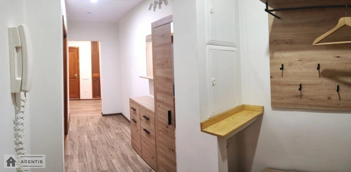 Здам квартиру 3 кімнати, 70 m², 6 пов./9 поверхів. 35, Героїв Дніпра 35, Київ. 