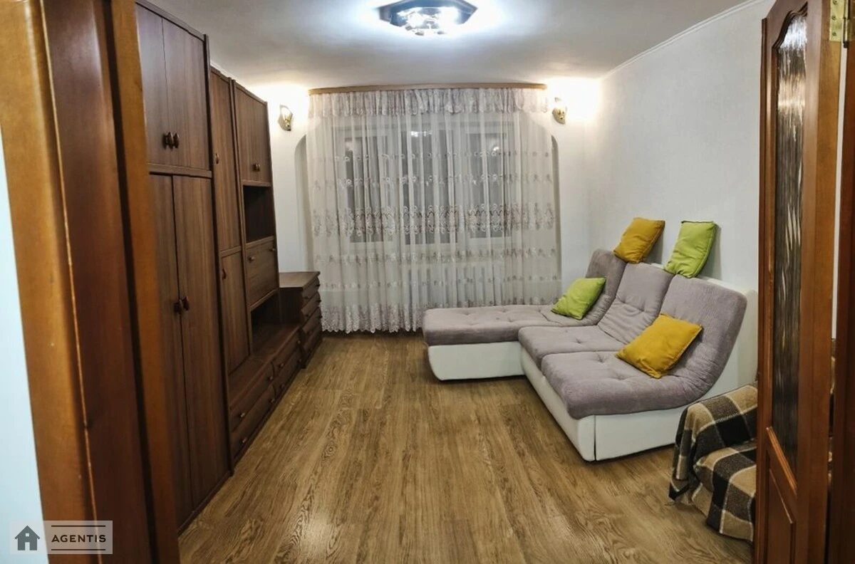 Здам квартиру 3 кімнати, 70 m², 6 пов./9 поверхів. 35, Героїв Дніпра 35, Київ. 