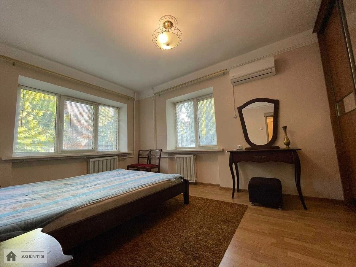 Здам квартиру 2 кімнати, 45 m², 2 пов./5 поверхів. 27, Коперника 27, Київ. 