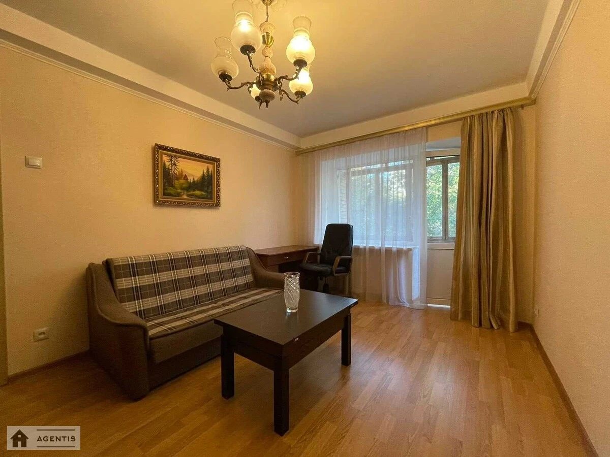 Сдам квартиру 2 комнаты, 45 m², 2 эт./5 этажей. 27, Коперника 27, Киев. 