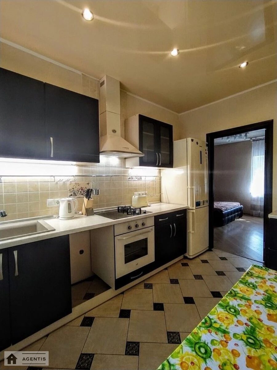 Сдам квартиру 1 комната, 40 m², 1 эт./2 этажа. Івана Кочерги вул., Киев. 