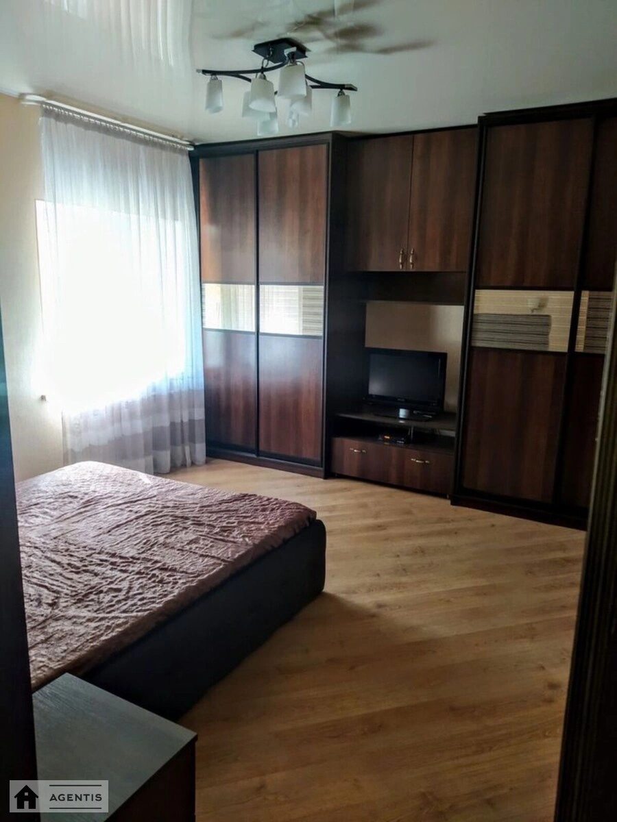 Сдам квартиру 1 комната, 40 m², 1 эт./2 этажа. Івана Кочерги вул., Киев. 