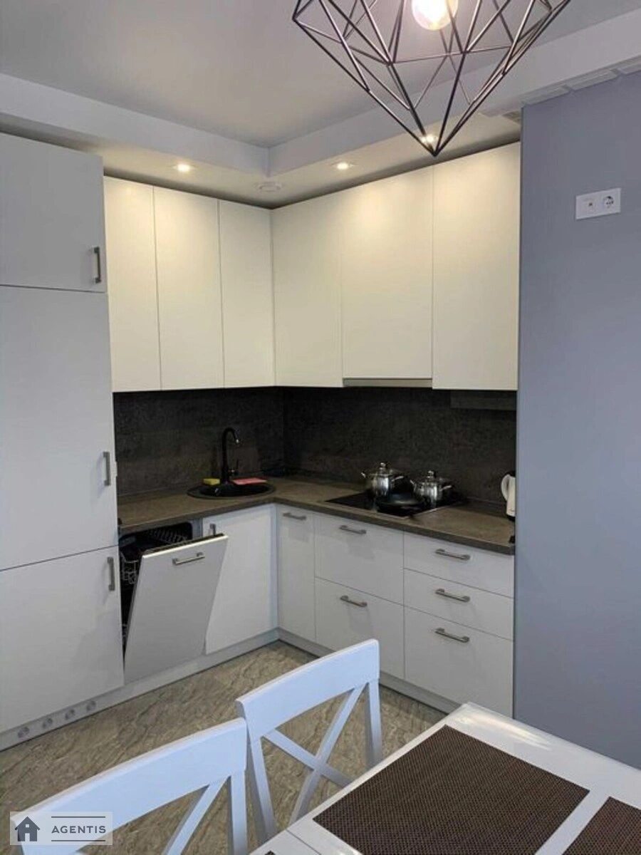 Здам квартиру 1 кімната, 44 m², 2 пов./10 поверхів. Практична вул., Київ. 