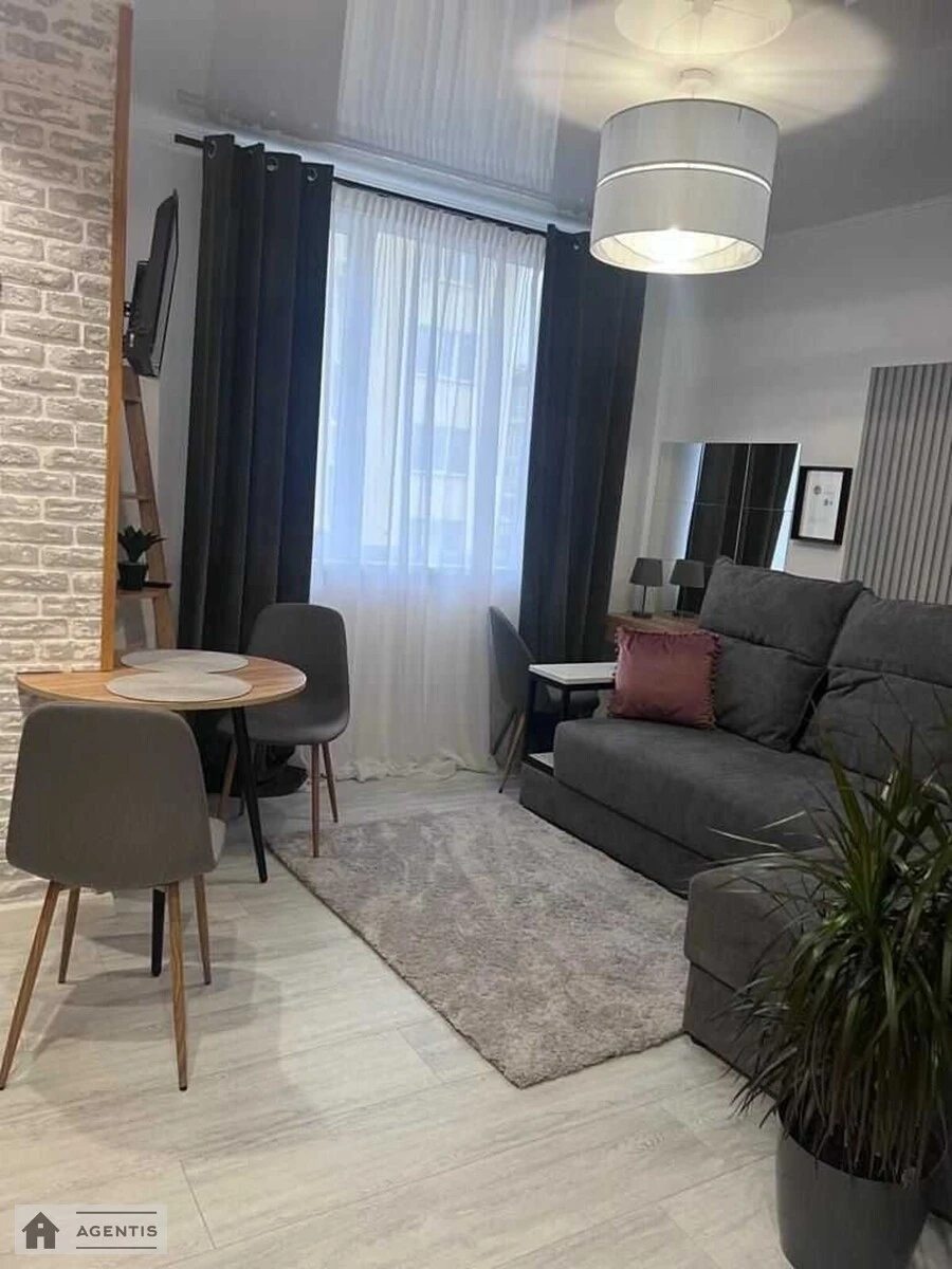 Сдам квартиру 1 комната, 25 m², 2 эт./4 этажа. 42, Михайла Дерегуса (Янтарна) вул., Киев. 