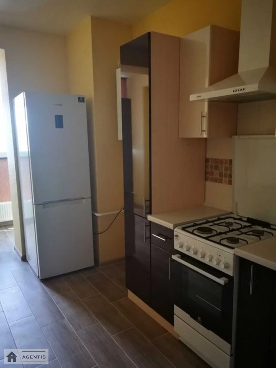 Здам квартиру 2 кімнати, 65 m², 7 пов./10 поверхів. Соборна вул., Київ. 