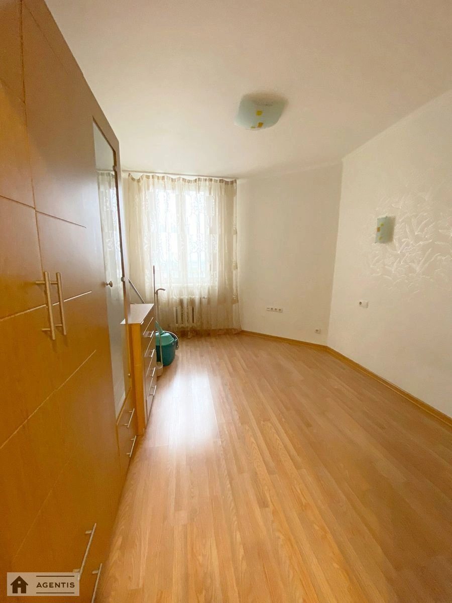 Apartment for rent 3 rooms, 71 m², 17th fl./24 floors. 31, Kubanskoyi Ukrayiny vul. Marshala Zhukova, Kyiv. 