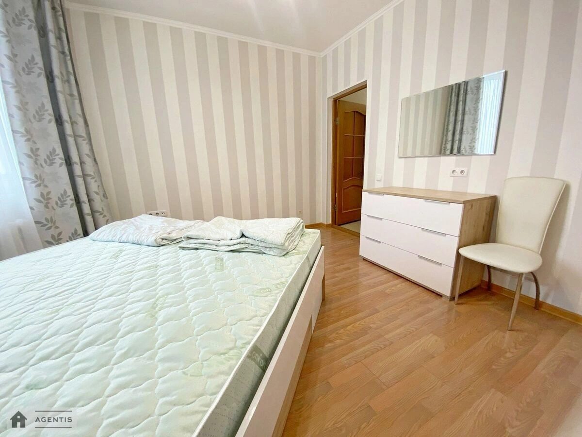 Сдам квартиру 3 комнаты, 71 m², 17 эт./24 этажа. 31, Кубанської України вул. (Маршала Жукова), Киев. 