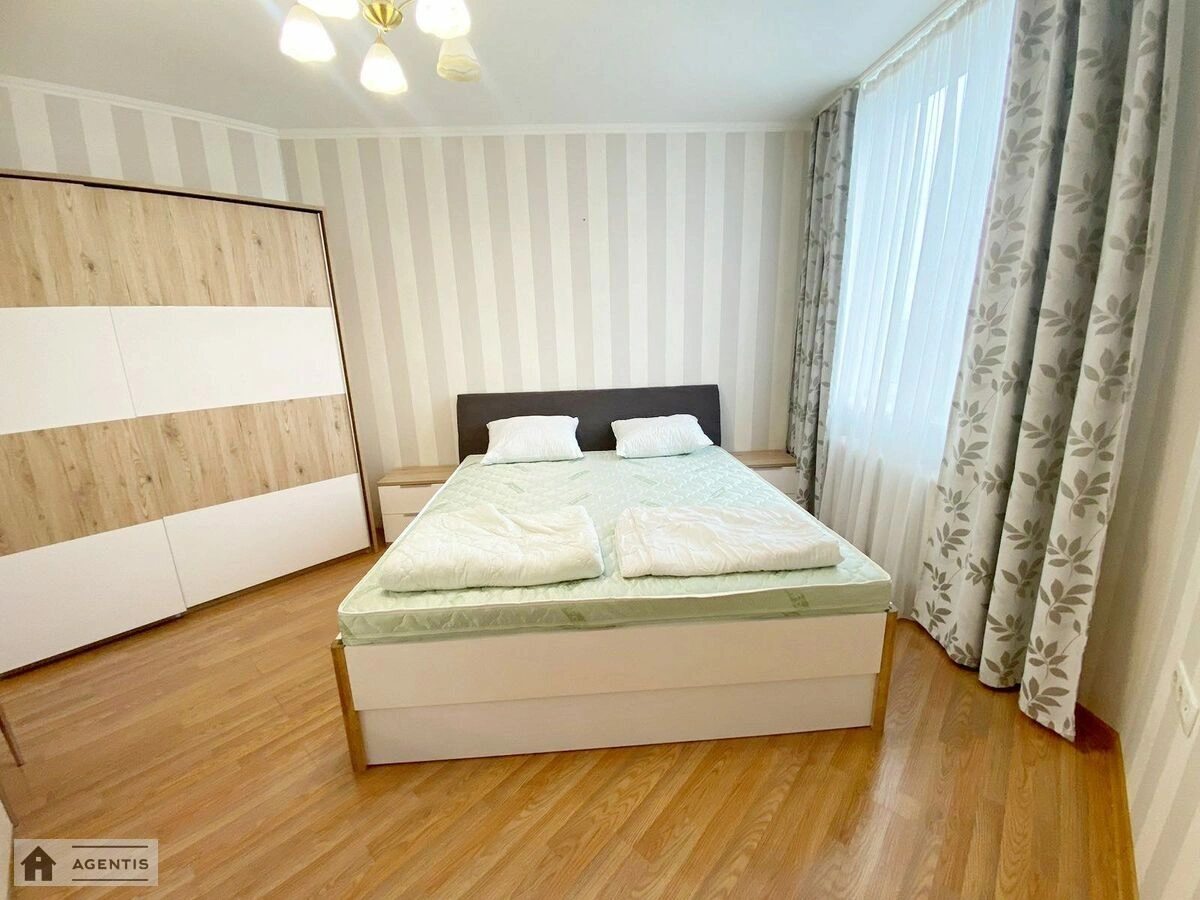 Apartment for rent 3 rooms, 71 m², 17th fl./24 floors. 31, Kubanskoyi Ukrayiny vul. Marshala Zhukova, Kyiv. 