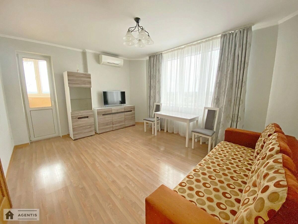 Apartment for rent 3 rooms, 71 m², 17th fl./24 floors. 31, Kubanskoyi Ukrayiny vul. Marshala Zhukova, Kyiv. 