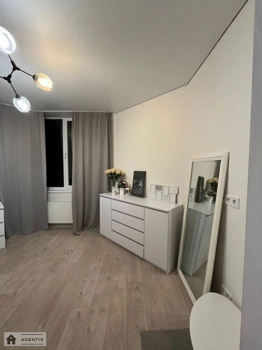 Сдам квартиру 1 комната, 40 m², 4 эт./10 этажей. 8, Зеленая 8, Киев. 